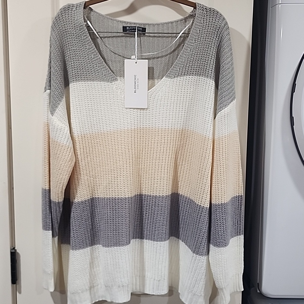 Bloomchic NWT Heather Split Side Contrast V Neck Pullover TAN/GRAY US 18/20-2X
